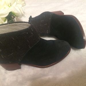 Toms Suede Grey Black Booties W6.5